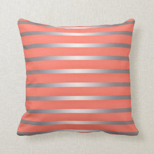Silver Metalic Sheen Stripes against Bright roze Kussen