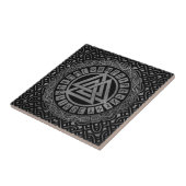 Silver Metallic Valknut Symbool op Keltisch Patroo Tegeltje (Zijkant)