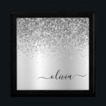 Silver Monogram Glitter Sparkle Girly Script Cadeaudoosje<br><div class="desc">Silver Faux Folie Metallic Sparkle Glitter Brushed Metal Monogram Name Jewelry Keepomwille Box. Dit maakt het perfecte afstuderen,  de verjaardag,  de bruiloft,  het vrijgezellenfeest,  de verjaardag,  het baby shower of het bachelorette feest cadeau voor iemand die van glam luxe en chic stijlen houdt.</div>