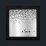 Silver Monogram Glitter Sparkle Girly Script Cadeaudoosje<br><div class="desc">Silver Faux Folie Metallic Sparkle Glitter Brushed Metal Monogram Name Jewelry Keepomwille Box. Dit maakt het perfecte afstuderen,  de verjaardag,  de bruiloft,  het vrijgezellenfeest,  de verjaardag,  het baby shower of het bachelorette feest cadeau voor iemand die van glam luxe en chic stijlen houdt.</div>