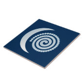 Silver Moon Spiral op donkerblauw Tegeltje (Zijkant)