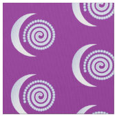 Silver Moon Spiral op paars Stof (Close Up)