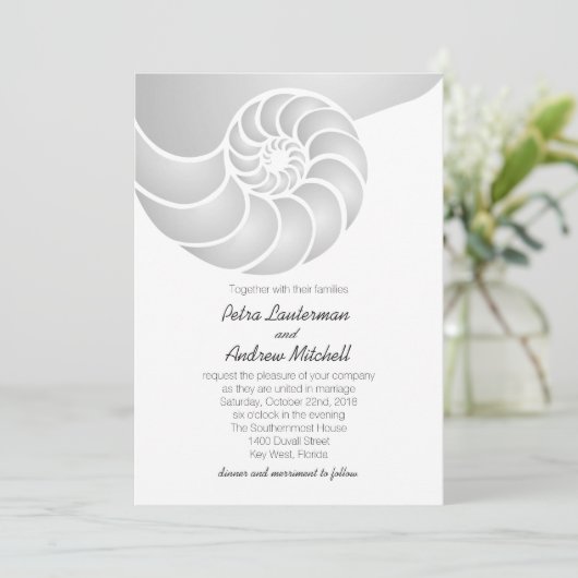 Silver Nautilus Shell Beach Wedding Kaart (Staand voorkant)