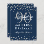 Silver Navy Blue 90th Birthday Save Date Confetti Kaart<br><div class="desc">Het elegante "90th Birthday Party"-ontwerp met Silver Faux Glitter Confetti Navy Blue en aangepaste naam en tekst met details. Eenvoudig te gebruiken en eenvoudig aan te passen. Bestel vandaag nog!</div>