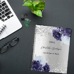 Silver navy blue florals elegant glamoureus 2023 planner<br><div class="desc">Faux zilveren achtergrond versierd met blauw en lichtblauwe bloemen,  en faux zilveren glitter,  sparkles. Personaliseren en een jaar,  naam en titel/tekst</div>