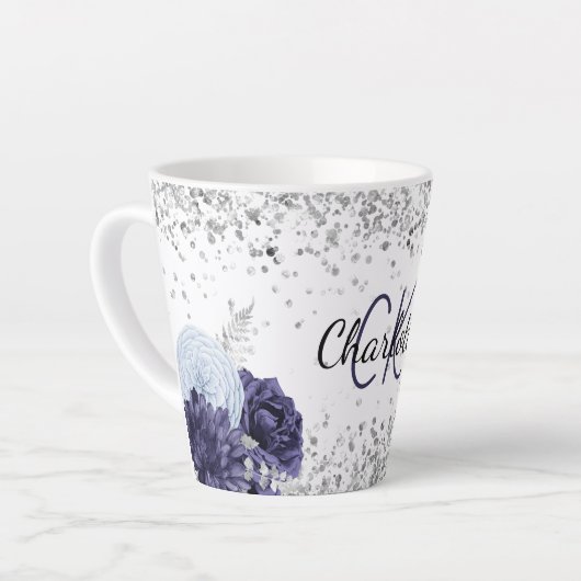 Silver navy blue florals elegant monogram latte mok (Linkerhoek)