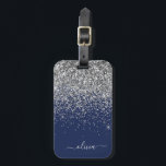 Silver Navy Blue Glitter Girly Monogram Naam Bagagelabel<br><div class="desc">Silver and Navy Blue Sparkle Glitter Monogram Name and Initiaal Pillow. Het label van de bagagetas maakt de perfecte mooie 16-jarige verjaardag,  bruiloft,  vrijgezellenfeest,  baby shower of vrijgezellenfeest voor iemand die haar kamer in stijl versiert.</div>