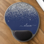 Silver Navy Blue Glitter Girly Monogram Naam Gel Muismat<br><div class="desc">Silver and Navy Blue Sparkle Glitter Monogram Name and Initiaal Mousepad (Muismat). Dit maakt de perfecte liefhebbende 16 verjaardag,  bruiloft,  vrijgezellenfeest,  verjaardagsdag,  baby shower of vrijgezellenfeest voor iemand die van luxe glam en stijl houdt.</div>