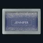 Silver Navy Blue Glitter Girly Monogram Naam Gesp<br><div class="desc">Silver en Navy Blue Sparkle Glitter Monogram Naam Belt Buckle. Dit maakt het perfecte afstuderen,  zoet 16 16th,  18th,  21st,  30th,  40th,  50th,  60th,  70th,  80th,  90th,  100th Birthday,  bruiloft,  vrijgezellenfeest,  jubileum,  baby shower of vrijgezellenfeest cadeau voor iemand die houdt van glamoureuze luxe en chique stijlen.</div>