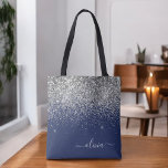 Silver Navy Blue Glitter Girly Monogram Naam Tote Bag<br><div class="desc">Navy Blue en Silver Faux Sparkle en Glitter Elegant Monogram Book Bag. Deze Book Bag kan worden aangepast om uw initiaal en voornaam op te nemen en wordt gegeven als cadeau voor Kerstmis,  Sweet 16 Birthday,  Vrijgezellenfeest of een bruiloft.</div>