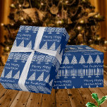 Silver On Blue Merry Happy Chrismukkah Holiday Cadeaupapier<br><div class="desc">Voeg jouw naam toe aan dit klassieke Merry Happy Chrismukkah vakantiepapier in een feestelijk zilver en blauw patroon van Menorahs en kerstbomen. Eenvoudig en leuk, deze cadeauomslag is de perfecte keuze voor gemengde families die zowel Hanukkah als Kerstmis vieren. Deze gepersonaliseerde inpakpapier is een unieke christelijke aanvulling op de feestelijke...</div>