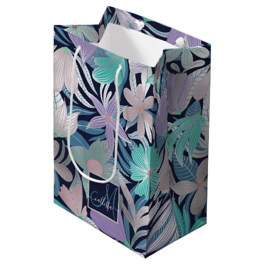 Silver Paars Blue Floral Leaves Monogram Medium Cadeauzakje (Voorkant Gekanteld)