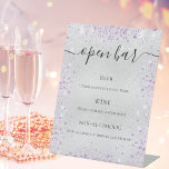 Silver paarse glitter sparkles script bar menu reclamebord met voetstuk<br><div class="desc">Een faux zilverkleurige achtergrond met een paarse,  violette faux glitter,  sparkles. Met de tekst: Open balk. Pas uw bar menu aan en voeg toe.</div>