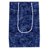 Silver Pisces Zodiac Symbol Navy Blue Digital Camo Medium Cadeauzakje (Achterkant)