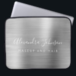 Silver Professional Metallic Monogram Business Laptop Sleeve<br><div class="desc">Modern Silver Girly make up and Hair Beauty Salon Faux Metallic Stainless Elegant Monogram Promotional Laptop Bag of Sleeve Promotional (Promo) Hoesje. Dit klasseprofessionele zakelijke computerhoesje kan worden aangepast om uw monogrammed naam van de scripthandtekening en het vak of de positie van de functitel te bevatten.</div>