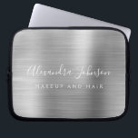 Silver Professional Metallic Monogram Business Laptop Sleeve<br><div class="desc">Modern Silver Girly make up and Hair Beauty Salon Faux Metallic Stainless Elegant Monogram Promotional Laptop Bag of Sleeve Promotional (Promo) Hoesje. Dit klasseprofessionele zakelijke computerhoesje kan worden aangepast om uw monogrammed naam van de scripthandtekening en het vak of de positie van de functitel te bevatten.</div>