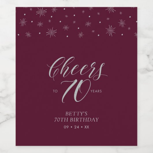 Silver & Red Cheers 70 jaar 70th Birthday Party Wijn Etiket (Enkel label)