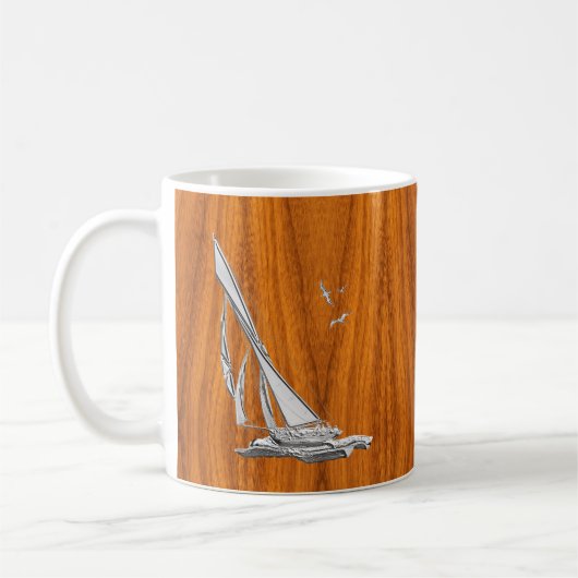 Silver Regatta Sailboot op Teak Veneer Koffiemok (Links)