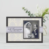 Silver Ribbon Damask Jubileum Party Invitation Kaart (Staand voorkant)