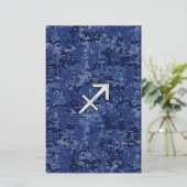 Silver Sagittarius Zodiac Sign Navy Digital Camo Briefpapier (Staand voorkant)