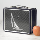 Silver Sailboat Regatta over koolstofvezel (In situ)