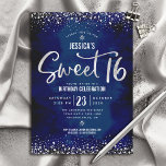 Silver Script Navy Waterverf Sweet 16 Verjaardag Kaart<br><div class="desc">"Happy Sweet 16". Stuur deze dramatische, verbluffende, eenvoudige, feestelijke, moderne, gepersonaliseerde feestuitnodiging voor een evenement om te onthouden. Sparkly silver faux folie typografie script en kleine confetti glitter stippen bedekken een verfijnde diepe koningsblauwe waterverf achtergrond. Personaliseer de aangepaste tekst met de naam van uw dochter en andere partijdetails. Geweldig voor...</div>
