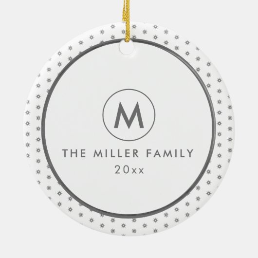 Silver Snowflake | Familienaam Monogram & Datum Keramisch Ornament (Achterkant)
