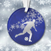 Silver Snowflake Soccer Player op Blue Ornament