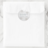 Silver Snowflakes Baby Het is koud buiten Ronde Sticker (Tas)