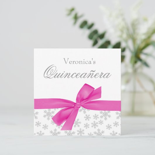 Silver Snowflakes Roze Bow Quinceanera-uitvindinge Kaart (Staand voorkant)
