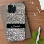 Silver Sparkle Glam Bling Personalized Metal iPhone 15 Case<br><div class="desc">Dit ontwerp is gemaakt door middel van digitale kunst.Er wordt geen echte glitter gebruikt om dit hoesje te maken. Het kan in het gebied worden gepersonaliseerd verstrekken of door de klik aan te passen om verdere optie aan te passen en de naam, de initialen of de woorden te veranderen. U...</div>