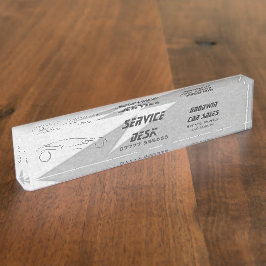 Silver sportscar, blikseminslag, showroom-serviceg naambordje