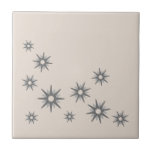 Silver Starbursts uit de middeleeuwen van keramisc Tegeltje<br><div class="desc">Het moderne,  geïnspireerde ontwerp uit de midden-eeuw met  retro zilveren sterrenburen in een organisch ontwerp op een lichtbeenkleurde achtergrond. Eenvoudig,  schoon modern design.</div>