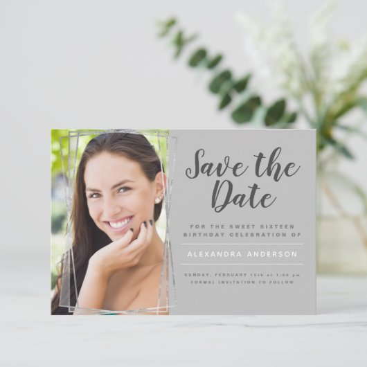Silver Sweet 16 Verjaardag Save the Date Kaart (Staand voorkant)