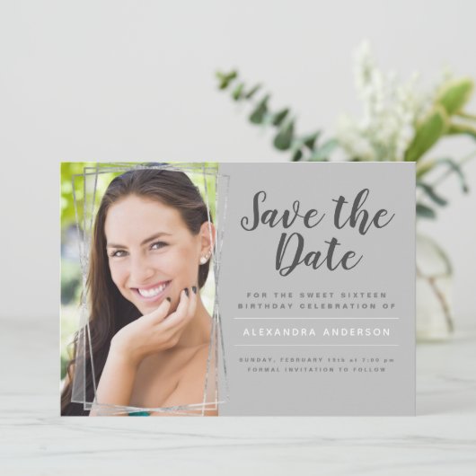 Silver Sweet 16 Verjaardag Save the Date Kaart (Staand voorkant)
