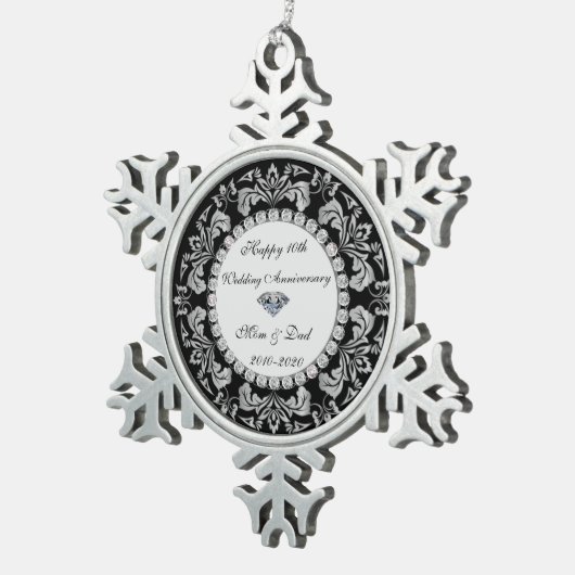 Silver Swirls Diamonds 10th Wedding Jubileum Tin Sneeuwvlok Ornament (Rechts)