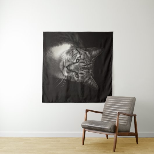SILVER TABBY CAT WANDKLEED (In Situ (horizontaal))
