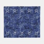 Silver Taurus Zodiac Sign Navy Blue Digital Camo Fleece Deken (Voorkant (Horizontaal))