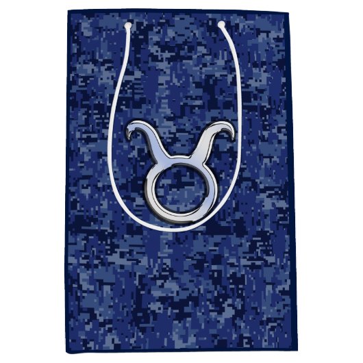 Silver Taurus Zodiac Sign Navy Blue Digital Camo Medium Cadeauzakje (Voorkant)