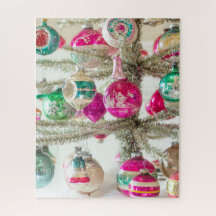 Silver Tinsel Tree met Shiny Brite Ornaments