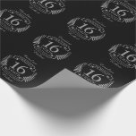 Silver Traditional bruiloft 16 jaar Cadeaupapier<br><div class="desc">Een ontwerp om 16 jaar huwelijk te vieren. Dit ontwerp heeft een grijs/zilver (de traditionele kleur) met een gekleurd laurierontwerp op een zwarte achtergrond. Silverware is het traditionele geschenk voor deze gelegenheid. In de tekst staat Silver 16 jaar geleden. Een romantisch ontwerp om je 16de jaar huwelijk te vieren. Als...</div>