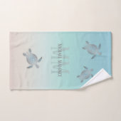 Silver Turtles Initialen Jouw naam Turquoise Beige Handdoek (Handdoek)