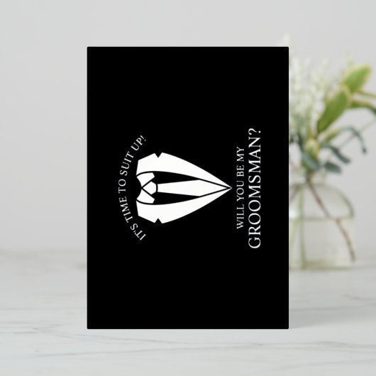 Silver Wedding Suit en Stropdas Groomsman Voorstel Folie Uitnodiging (Staand Voorkant)