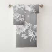 Silver White Floral Butterfly Fantasy Bad Handdoek (Insitu)
