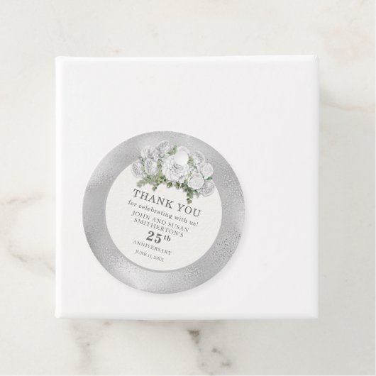 Silver White Flowers 25e bruiloft Jubileum Bedankjes Labels (In situ)