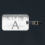 Silver White Glitter Sparkle Monogram Naam Bagagelabel<br><div class="desc">Luxe Zilver en Wit Druppelende Glitter en Sparkle Monogram Naam en Initiaal Bagagelabel. Deze tas label is ideaal voor bruiloft of vrijgezellenfeest,  Vrijgezellenfeest gunst,  huwelijksreis,  terug naar school,  schoonheidssalon werk,  of reizen.</div>