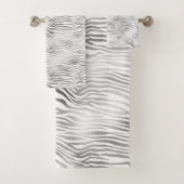 Silver White Zebra Print Bad Handdoek (Insitu)