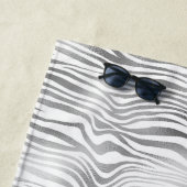 Silver White Zebra Print Strandlaken (In situ)