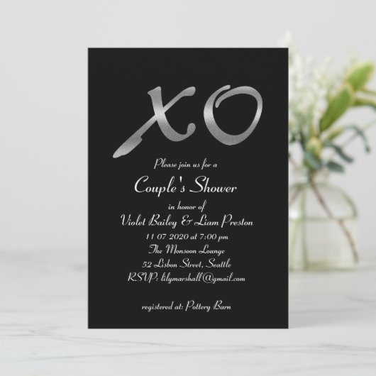 Silver XO's Couple's Shower Uitnodiging (Staand voorkant)