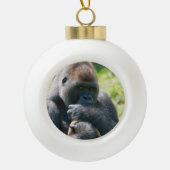 Silverback Gorilla en zijn portemonnee Keramische Bal Ornament (Voorkant)